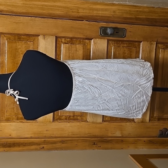 Express Cream Halter Top with Elegant Design M - Picture 5 of 5